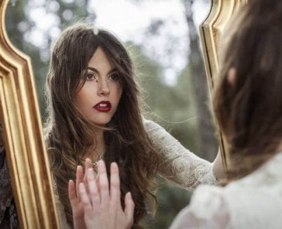 Zobacz siebie w innych ludziach. Zasada lustra i psychologia relacji